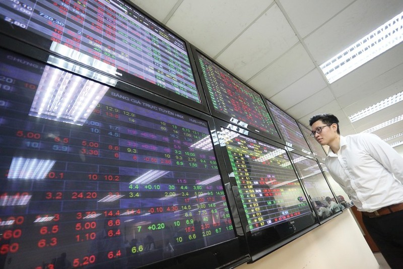 VN-Index recovers to 1,124.44 points on December 8