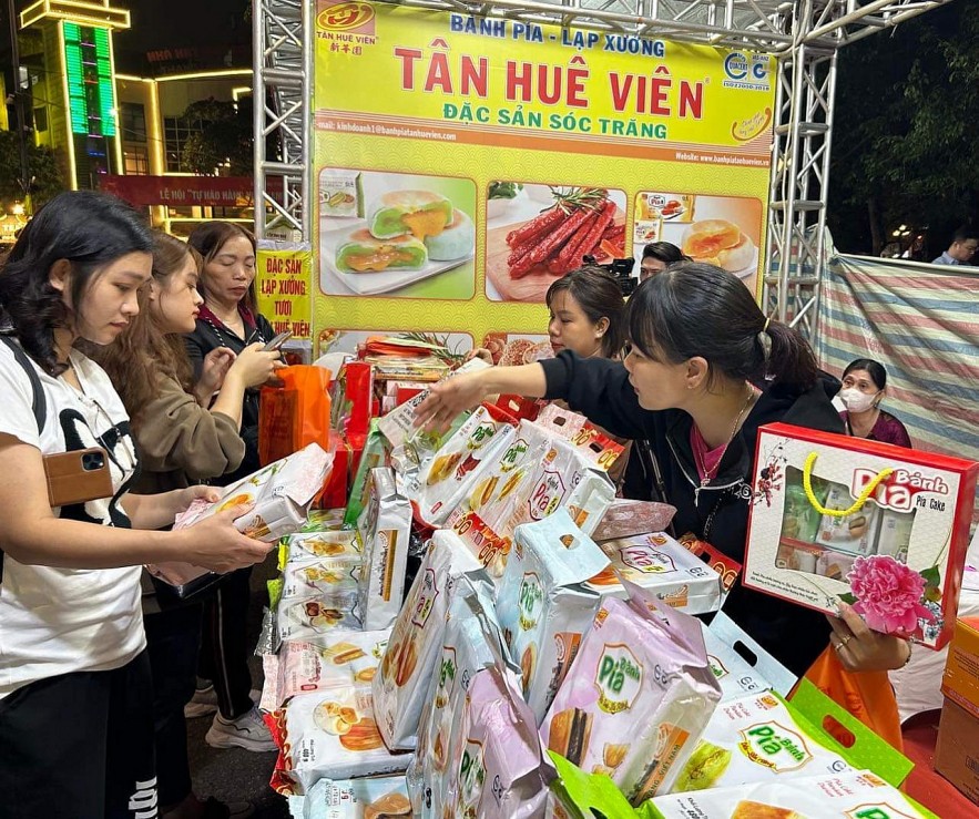 Khai mạc chương trình Tự hào hàng Việt, Tinh hoa hàng Việt trên phố đi bộ hồ Hoàn Kiếm