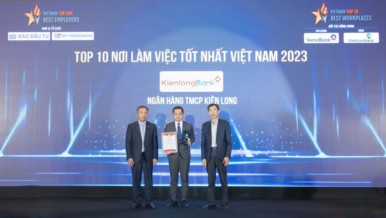 KienlongBank was honored in the Top 10 best places to work in Vietnam in the banking industry