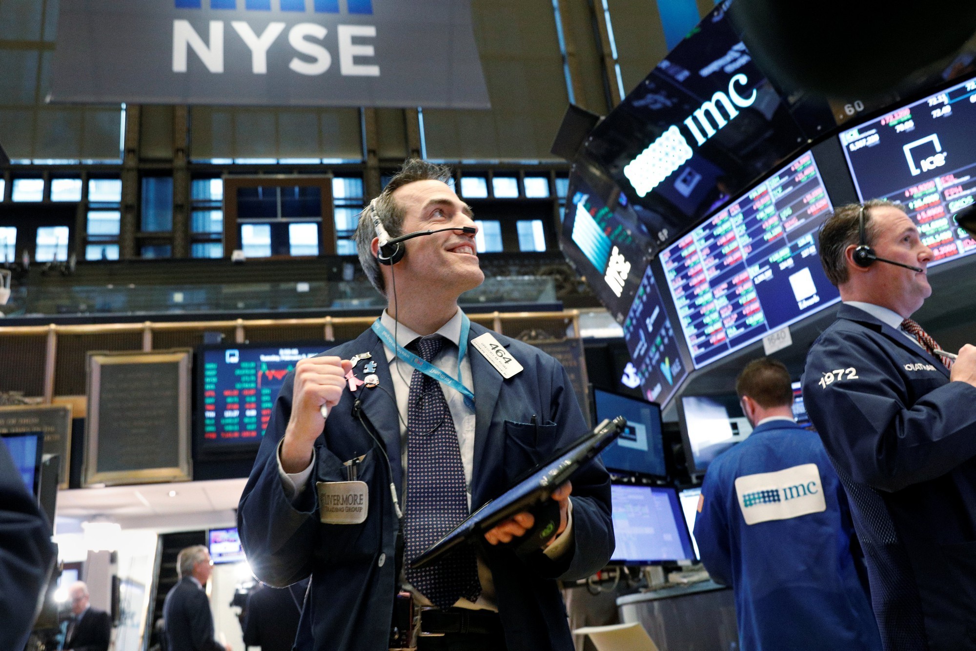 Chứng khoán Mỹ tiếp tục thăng hoa, Dow Jones lập kỷ lục mới