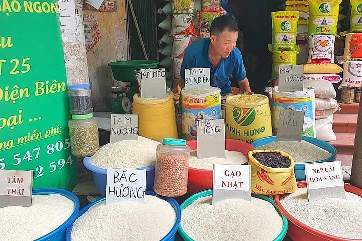 Ngày 14/12: Gần Tết, giá gạo chợ tăng 50