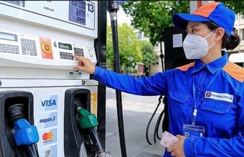 Chính thức tiếp tục giảm 50% thuế bảo vệ môi trường đối với xăng dầu trong năm 2024
