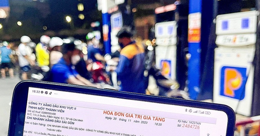 Từng công chức thuế phải quản lý, giám sát việc xuất hóa đơn bán lẻ xăng dầu