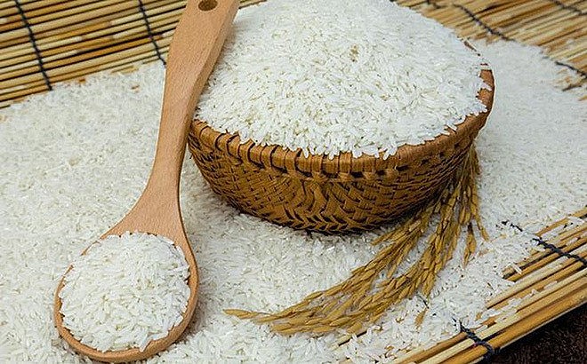 Ngày 22/12: Giá gạo điều chỉnh tăng 50 - 100 đồng/kg, lúa ổn định