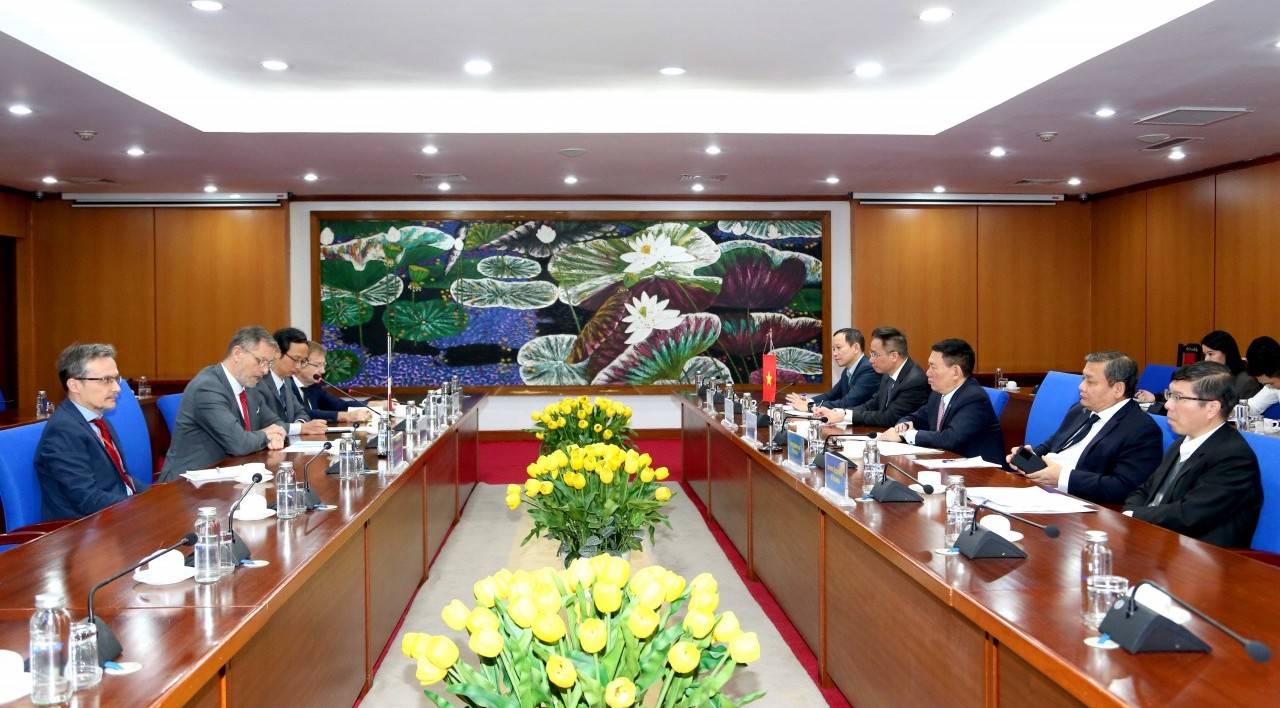 Bộ trưởng Bộ Tài chính Hồ Đức Phớc tiếp tân Đại sứ Cộng hòa Pháp tại Việt Nam