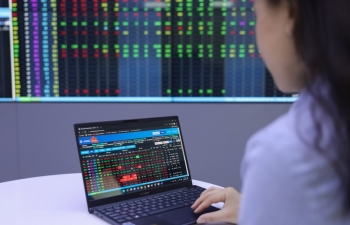 Stocks close week with marginal gain