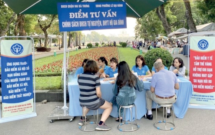 Hà Nội đưa chính sách bảo hiểm xã hội, bảo hiểm y tế đến gần người dân