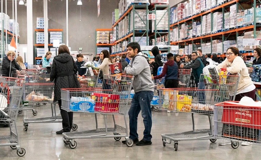 Dịp Giáng sinh và Năm mới, dân Mỹ chi bộn tiền để mua sắm