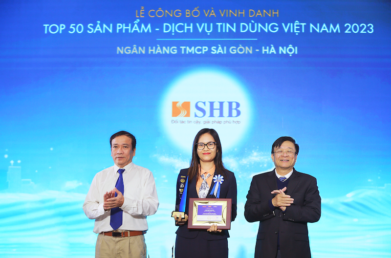 Thẻ SHB VISA Platinum được vinh danh Top 50 sản phẩm dịch vụ tin dùng Việt Nam 2023