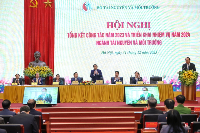 Thủ tướng dự Hội nghị tổng kết năm 2023, triển khai công tác năm 2024 của ngành tài nguyên và môi trường- Ảnh 2.