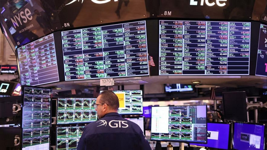 Phố Wall lao dốc khi tranh chấp Greenland gây ra đợt bán tháo toàn cầu