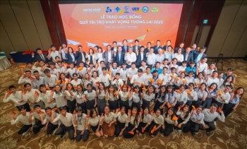 Quỹ Tài trợ Khát vọng Tương lai dành tặng học bổng hơn 4 tỷ đồng cho sinh viên Việt Nam