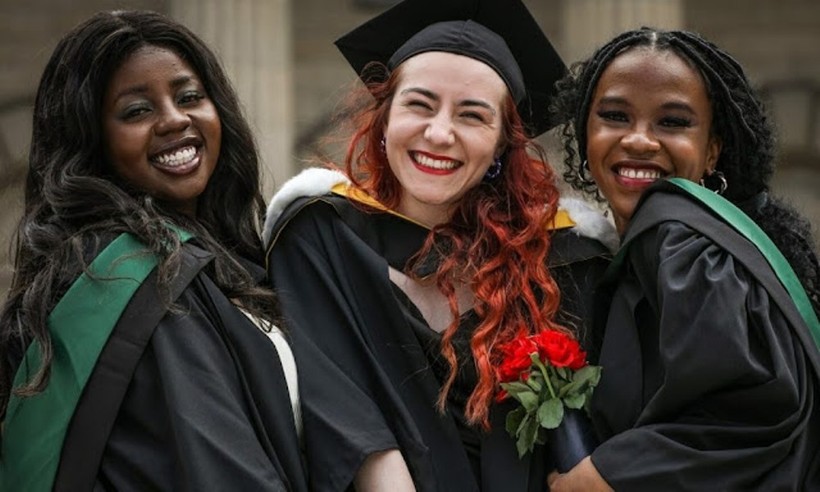 Lượng sinh viên quốc tế đến Anh giảm mạnh ảnh hưởng đến tài chính của các trường đại học