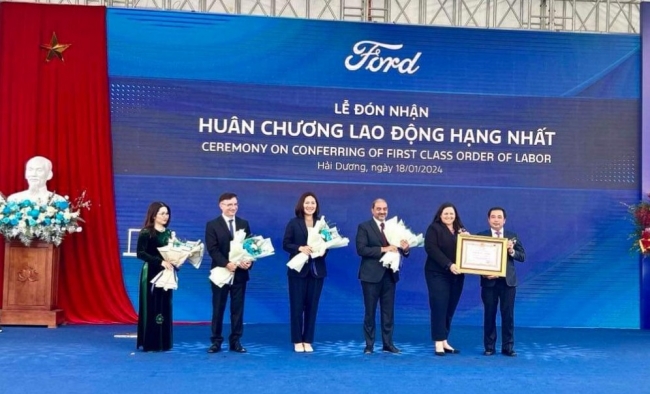 Ford Việt Nam đón nhận Huân chương Lao động hạng Nhất