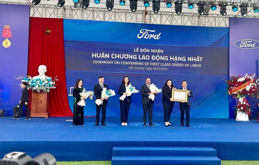 Ford Việt Nam đón nhận Huân chương Lao động hạng Nhất