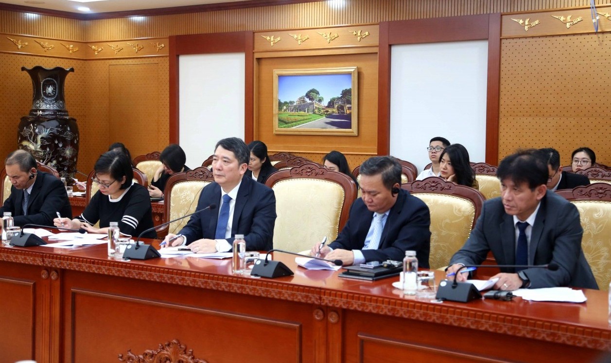 Thứ trưởng Cao Anh Tuấn làm việc với Đoàn công tác của Quỹ Tiền tệ quốc tế