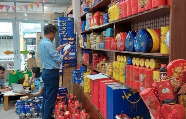TP. Hồ Chí Minh: Phát hiện hàng trăm loại thực phẩm không đảm bảo chất lượng