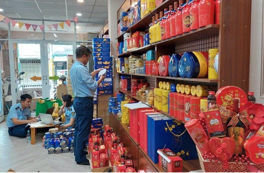 TP. Hồ Chí Minh: Phát hiện hàng trăm loại thực phẩm không đảm bảo chất lượng