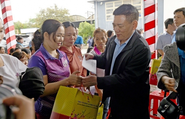 Bộ trưởng Hồ Đức Phớc thăm và tặng quà Tết tại tỉnh Bình Định