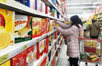 Bánh kẹo Việt đa dạng chủng loại, giá cả hợp lý phục vụ Tết Nguyên đán