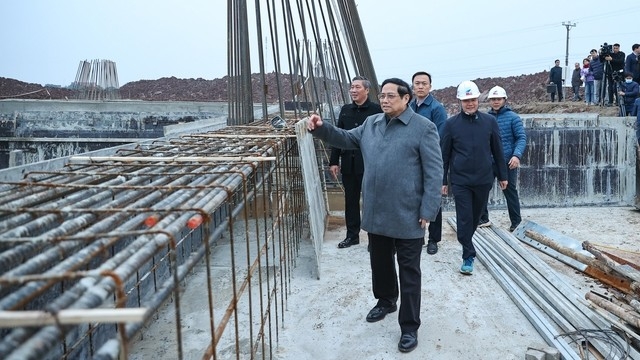 Thủ tướng: 'Vượt nắng thắng mưa', 'xuyên lễ xuyên Tết' để hoàn thành đường dây 500 kV mạch 3 vào tháng 6/2024