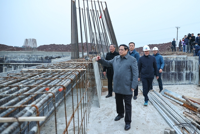 Thủ tướng: 'Vượt nắng thắng mưa', 'xuyên lễ xuyên Tết' để hoàn thành đường dây 500 kV mạch 3 vào tháng 6/2024- Ảnh 8.
