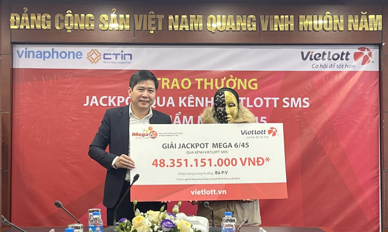 Người phụ nữ trúng Jackpot Mega 6/45 đầu tiên của năm 2024: Mua xổ số để đóng góp cho ngân sách nhà nước