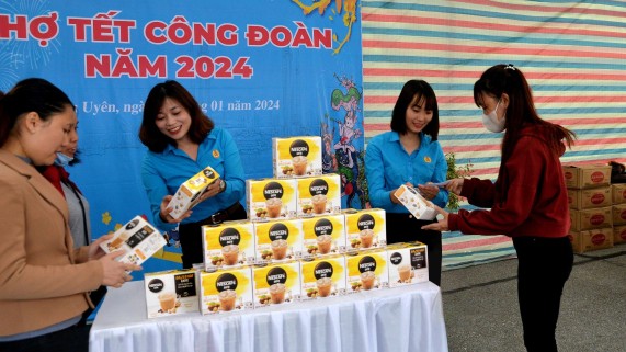 Nestlé Việt Nam tặng gần 6.000 phần quà cho các gia đình có hoàn cảnh khó khăn nhân dịp Tết