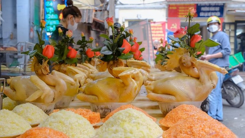 Hàng hóa dồi dào, giá cả ổn định trước ngày lễ ông Công, ông Táo