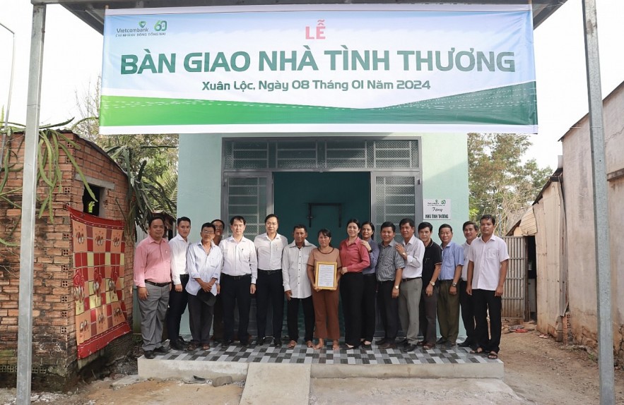 Vietcombank khánh thành nhiều ngôi nhà tặng người nghèo an cư đón Tết