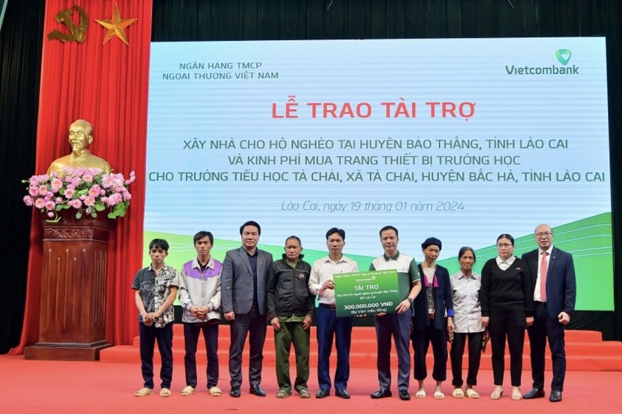Vietcombank khánh thành nhiều ngôi nhà tặng người nghèo an cư đón Tết