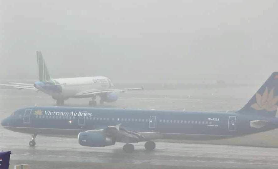 Sương mù dày đặc, nhiều chuyến bay phải điều chỉnh giờ bay