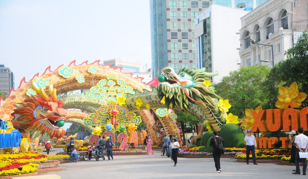 TP. Hồ Chí Minh: Rạo rực các điểm du Xuân, đón Tết Nguyên đán Giáp Thìn