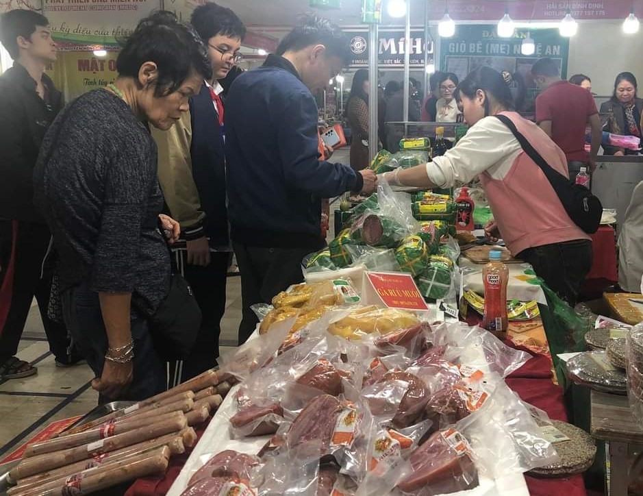 Đa dạng đặc sản vùng miền phục vụ người dân Thủ đô ngày tết Đa dạng đặc sản vùng miền phục vụ người dân Thủ đô ngày tết