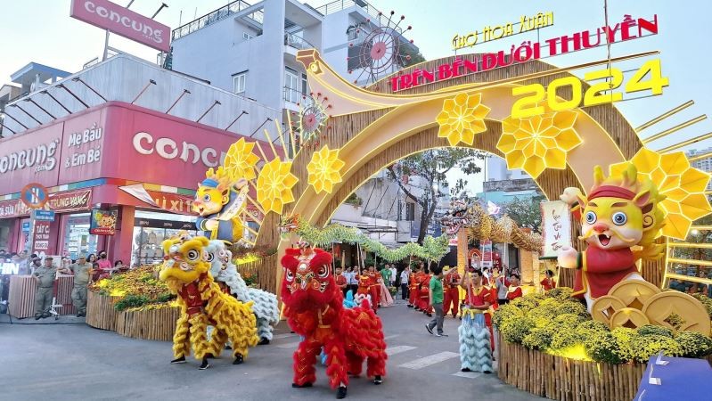 TP. Hồ Chí Minh: Rạo rực các điểm du Xuân, đón Tết Nguyên đán Giáp Thìn