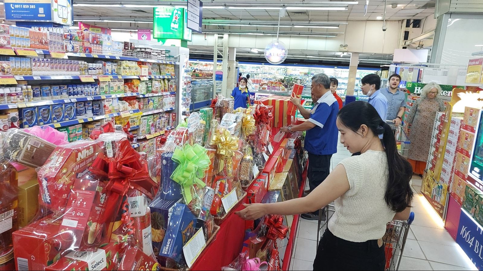 TP Hồ Chí Minh: Siêu thị, chợ giảm giá kích cầu mua sắm Tết