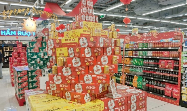 Giá rượu, bia, bánh mứt kẹo tăng nhẹ so với tết trước