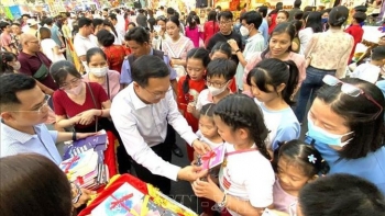 'Lì xì' hơn 16.000 cuốn sách tại Lễ hội Đường sách Tết