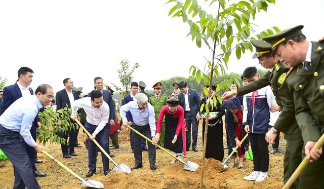 Chủ tịch nước Võ Văn Thưởng phát động Tết trồng cây “Đời đời nhớ ơn Bác Hồ” Xuân Giáp Thìn 2024 tại Tuyên Quang