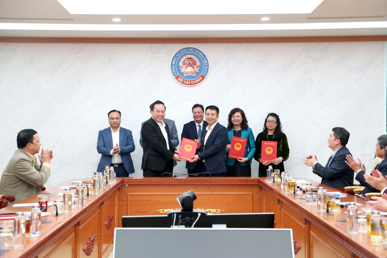 Đảng ủy Bộ Tài chính công bố các quyết định về công tác cán bộ