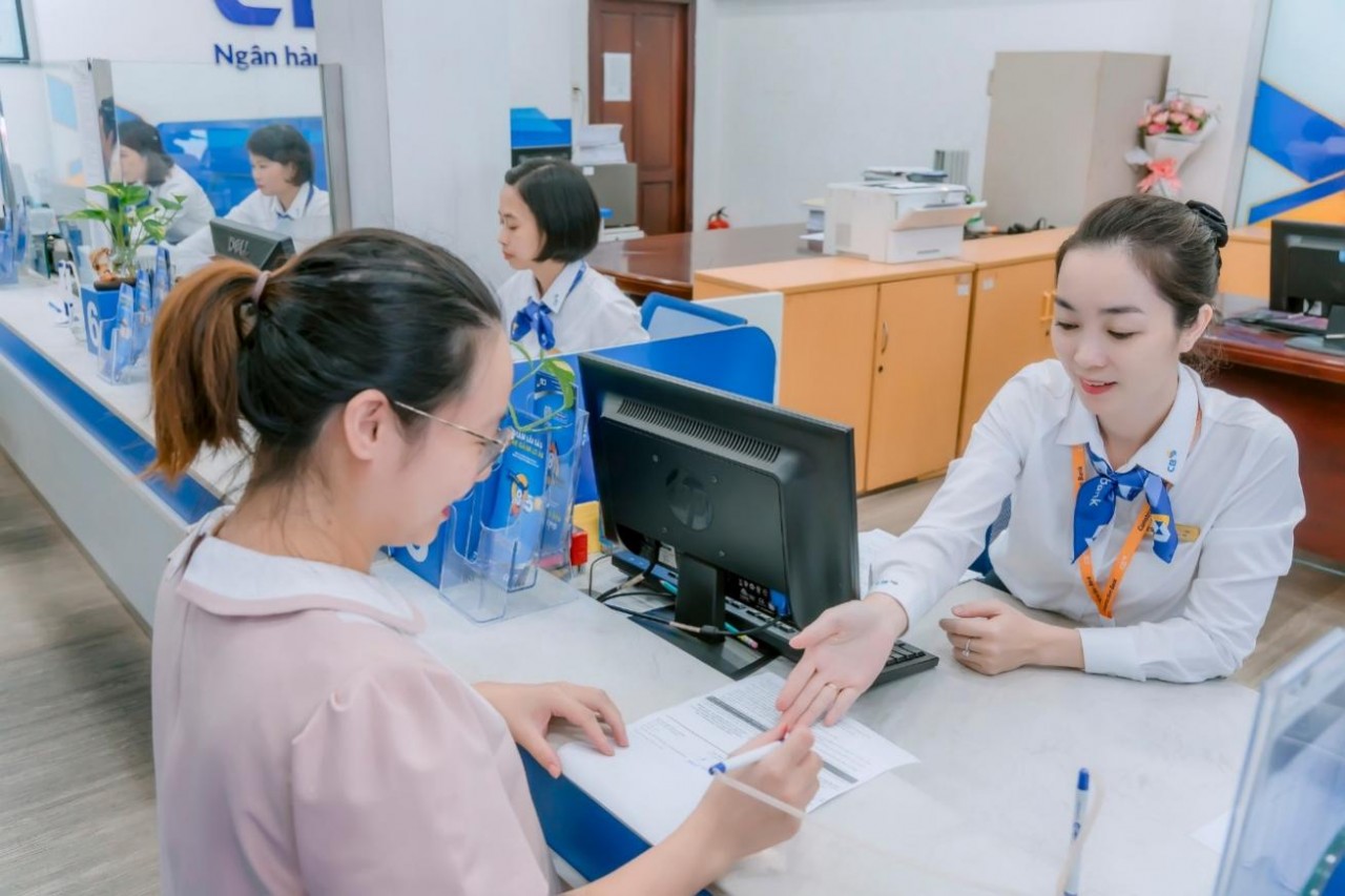 Tỷ giá nhích tăng, vàng biến động theo giá thế giới