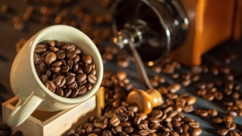 Ngày 24/2: Giá cà phê, cao su tiếp tục giảm, giá tiêu trong nước đồng loạt tăng