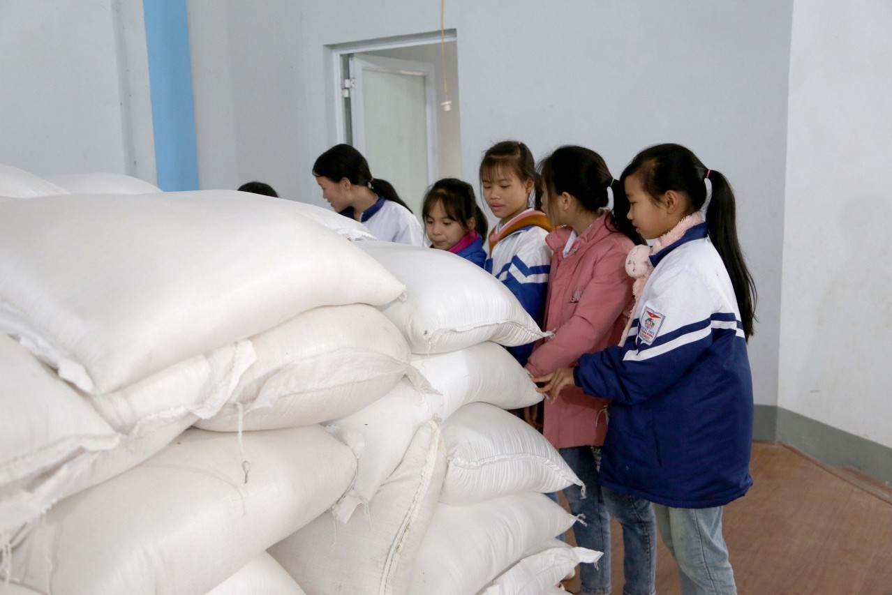 Xuất cấp hơn 34.100 tấn gạo dự trữ quốc gia hỗ trợ học sinh kỳ II năm học 2023 - 2024