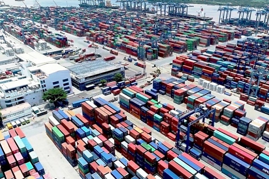 Lượng container tồn cảng biển TP. Hồ Chí Minh tăng vọt sau Tết Nguyên đán 2024. Ảnh: Đỗ Doãn