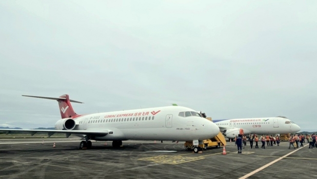 Trưng bày 2 chiếc máy bay do Trung Quốc sản xuất tại sân bay Vân Đồn tỉnh Quảng Ninh