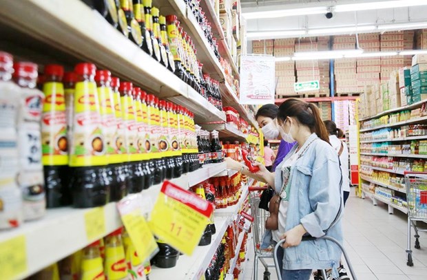 Consumption surge in Tet gives a boost to domestic market growth: Experts hinh anh 1