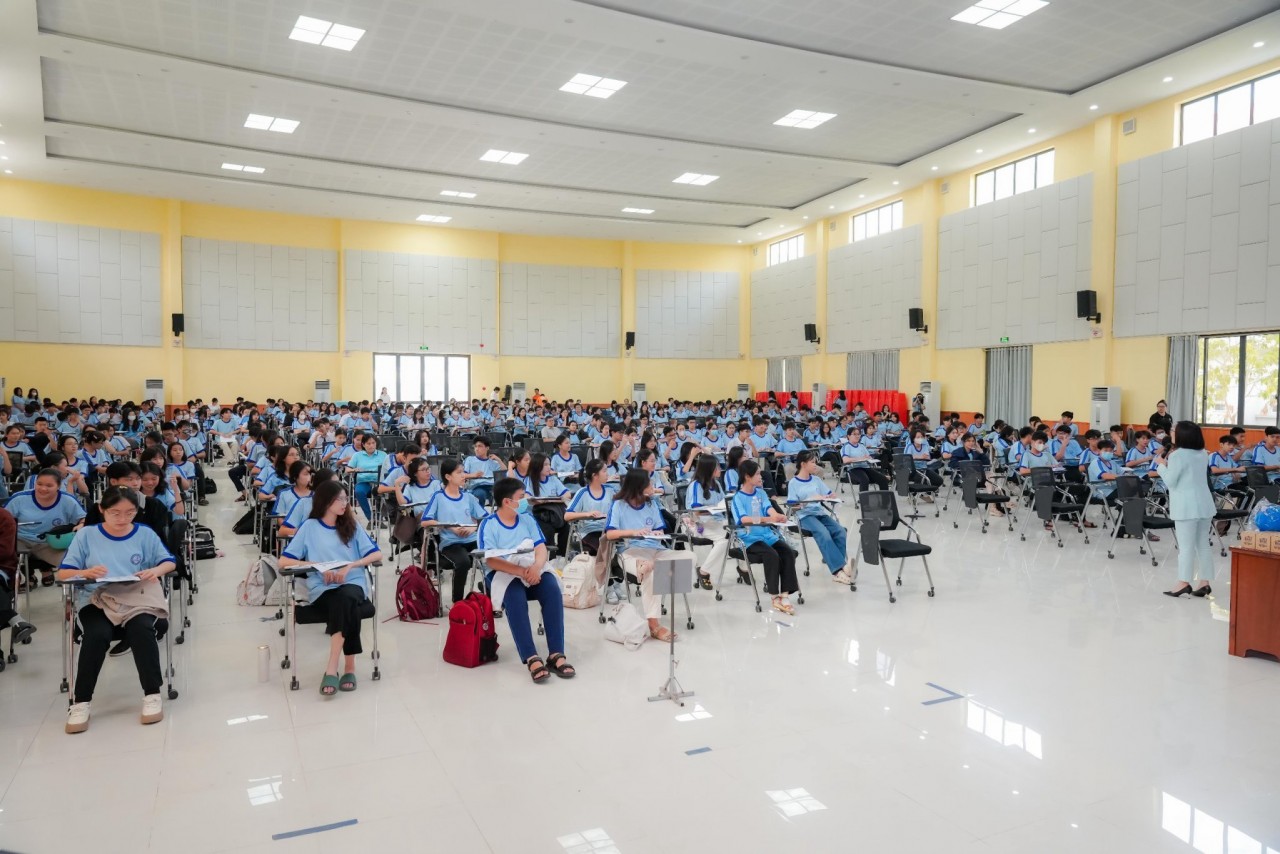 Shinhan Life Việt Nam tổ chức chương trình hướng nghiệp cho học sinh trung học phổ thông