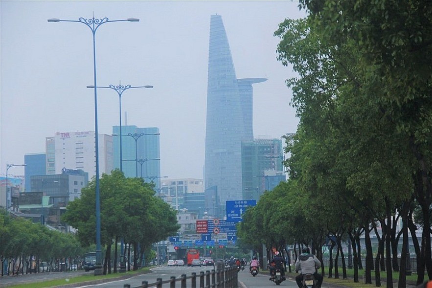 TP. Hồ Chí Minh đang phải đối đầu với nhiều thách thức về ô nhiễm không khí. Ảnh Việt Dũng