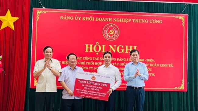 Agribank đồng hành, hỗ trợ trao tặng 100 căn nhà tình nghĩa cho người nghèo tỉnh Kon Tum