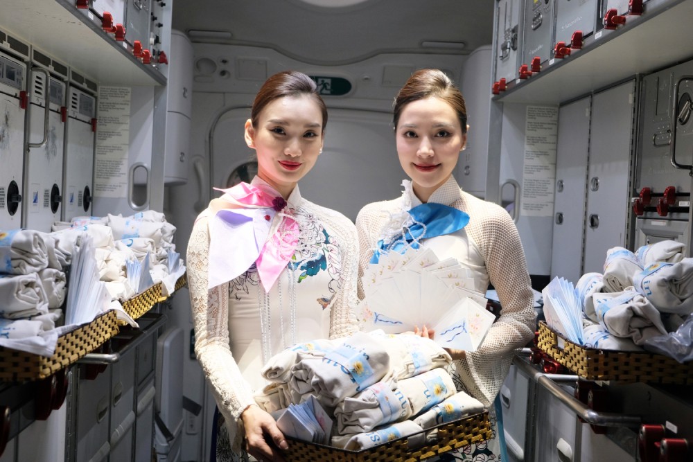 Vietnam Airlines tổ chức nhiều hoạt động ý nghĩa trên chuyến bay chào mừng ngày Quốc tế Phụ nữ 8/3